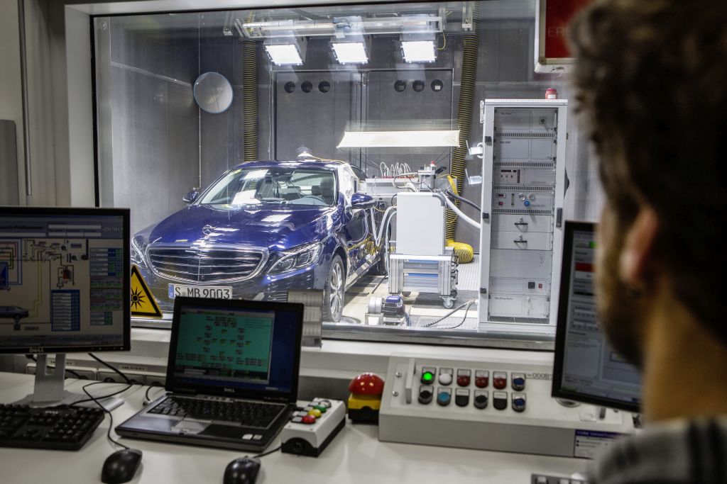 Mercedes me një model të ri makine që na mbron nga smartphone