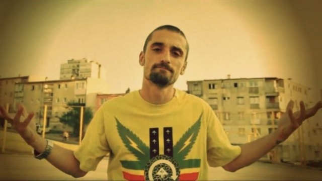 Reperi i njohur shqiptar dënohet për trafik droge