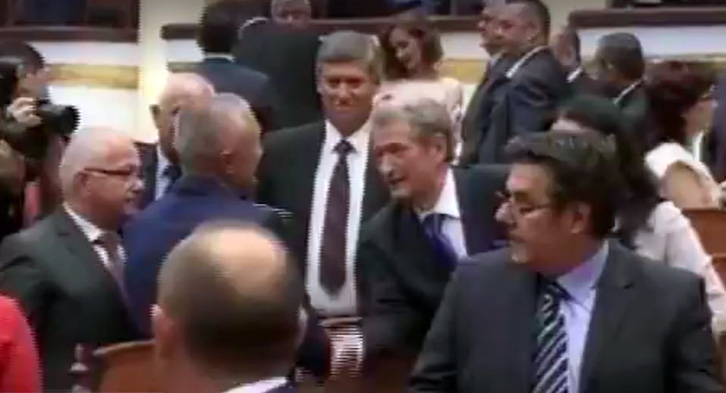 VIDEO/ Çfarë i tha Berisha dhe Majko Metës pas betimit