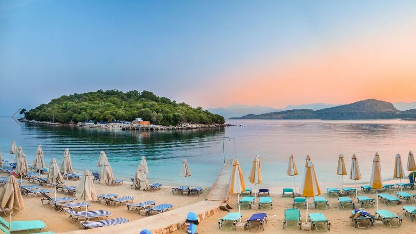 Bregdeti shqiptar, ja sa kushtojnë hotelet