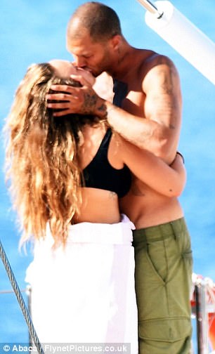 FOTO/ Çifti më i çuditshëm, një kriminel dhe një miliardere