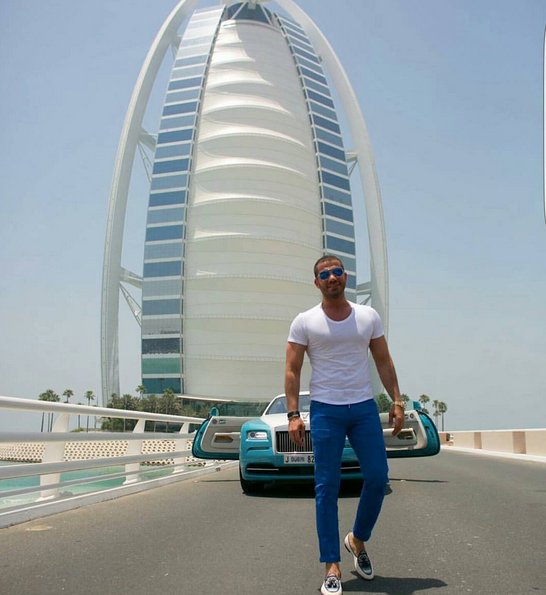 FOTO GALERI/ Jeta e çmendur e të rinjve në Dubai