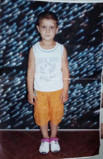 FOTO/Ka humbur ky fëmijë në Durrës, telefononi në këtë numër