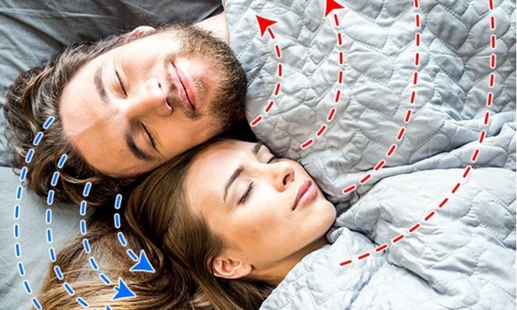 10 arsye pse duhet të flemë zhveshur