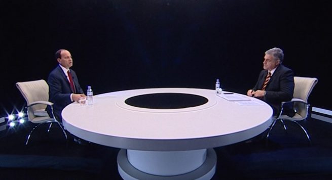 Nishani: Fotoja e djalit me BMW-në që solli tensione dhe lajmi në gazetë që tronditi familjen