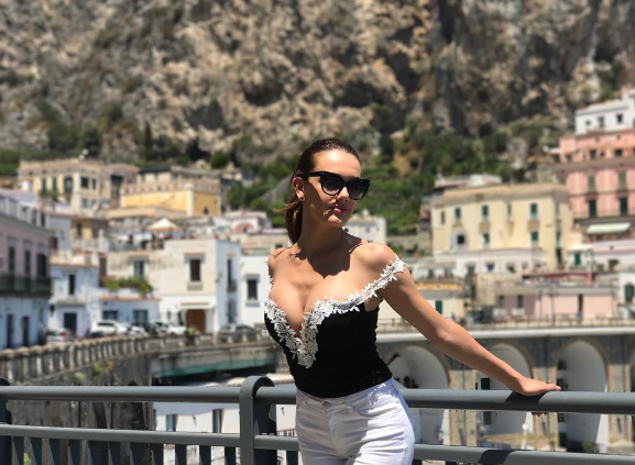 FOTO GALERI/ Klaudia Pepa “po e vuan” ndarjen me Albi Nakon