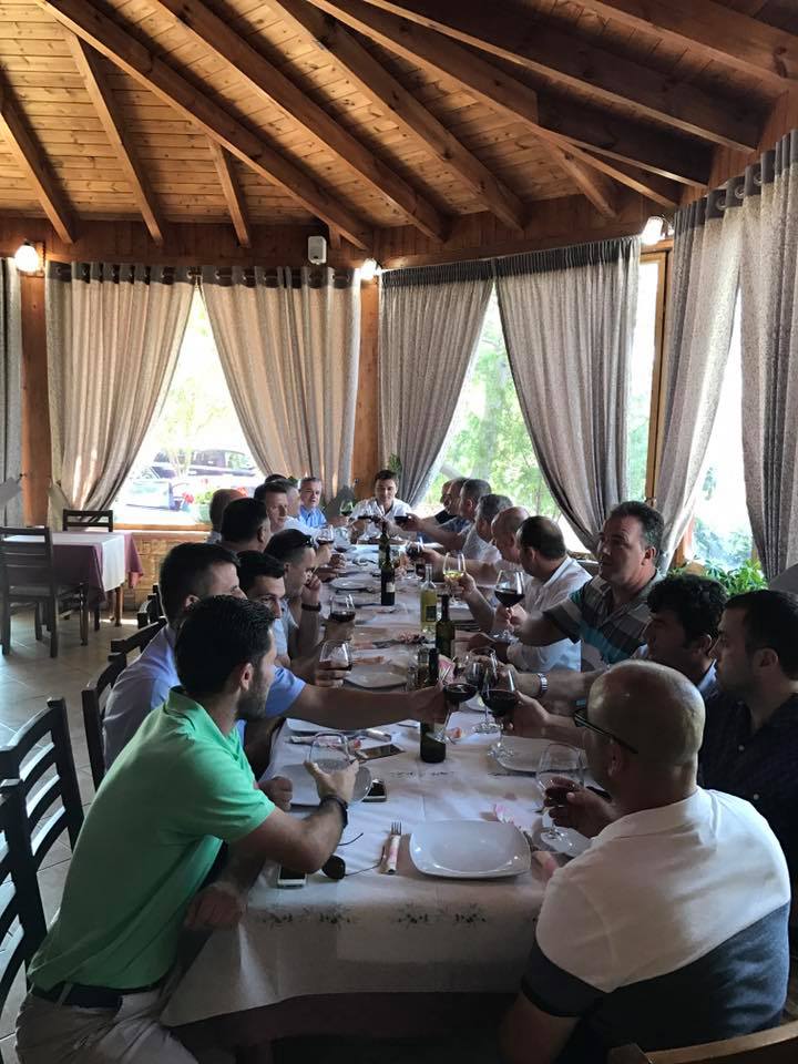 FOTO GALERI/ Zgjedhjet në PD, 18 kryetarë degësh “mbështetës të Bashës” mblidhen në një drekë?!