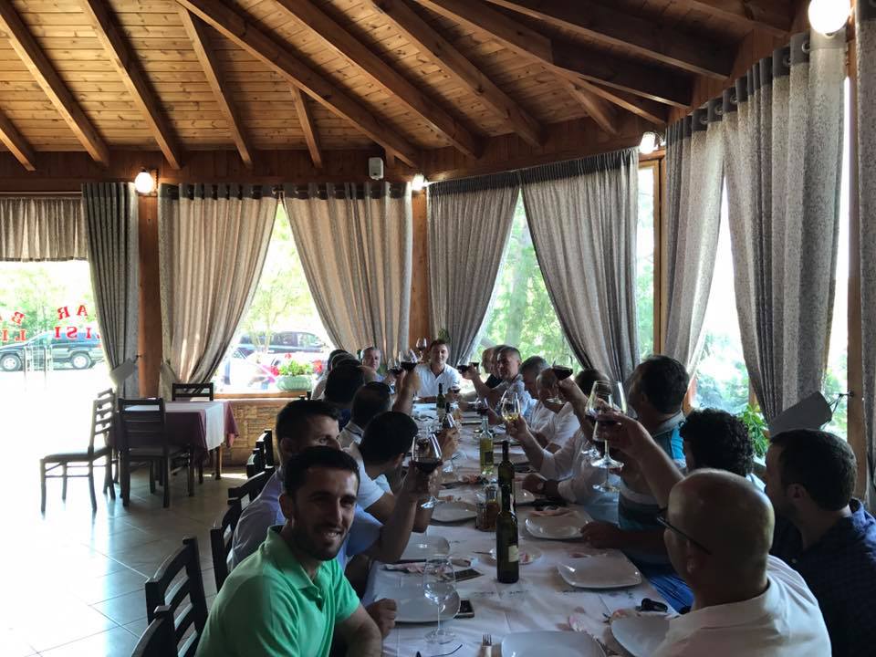 FOTO GALERI/ Zgjedhjet në PD, 18 kryetarë degësh “mbështetës të Bashës” mblidhen në një drekë?!