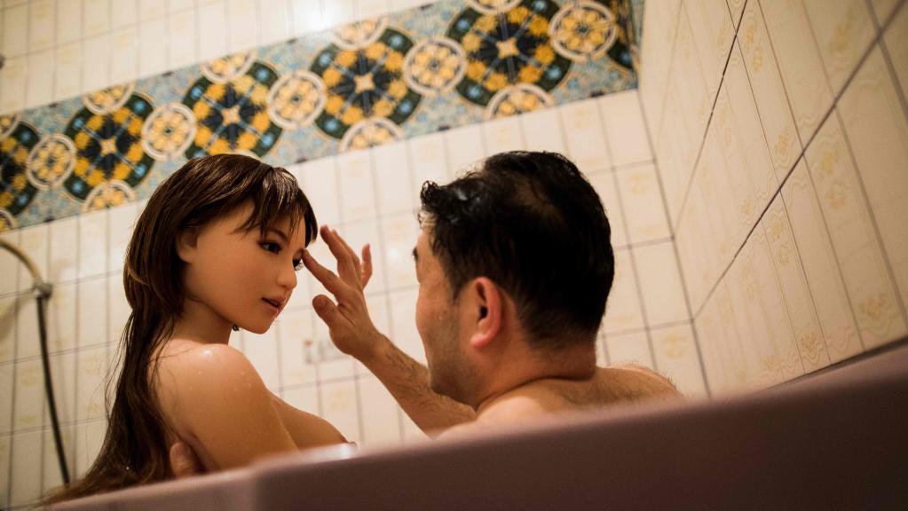 FOTO/ Kukullat seksuale, fiksimi i ri i meshkujve