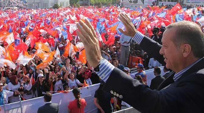 VIDEO/Rrëzohet droni në mitingun e Erdogan, 11 të plagosur