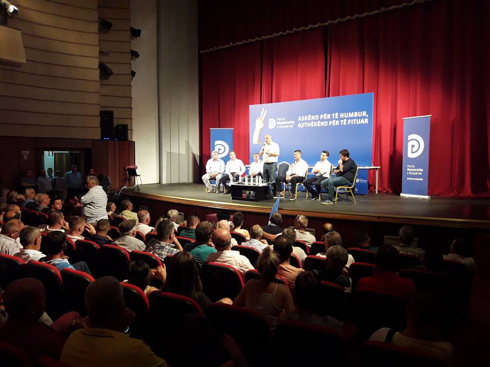 Mustafajt i pëlqen “partia e Durrësit”: Gjeta qëndrestarë