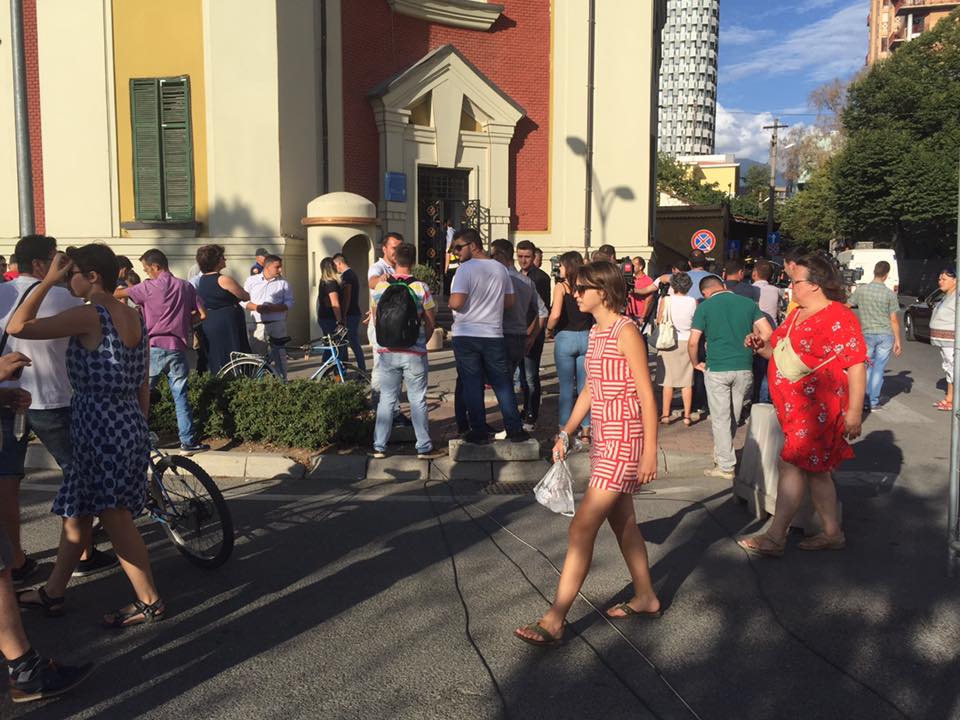 Rritja e çmimit të ujit: Dy skenarë që fshihen pas vendimit të Velisë