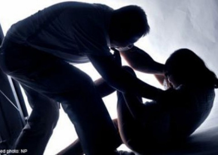 Vlorë, 17-vjeçari i hyn në shtëpi “në pik të mëngjesit” dhe tento të përdhunojë minorenen