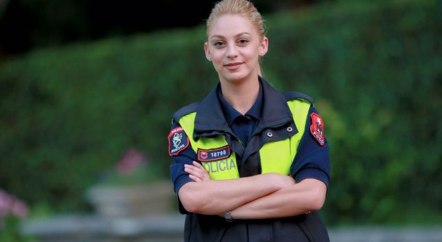 Flet policja e bukur e Policisë Rrugore: Mundohem që t’ia plotësoj vetes të gjitha dëshirat