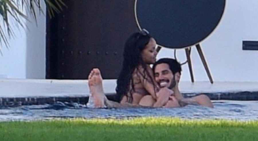 FOTO/ Rihanna shtatzënë?