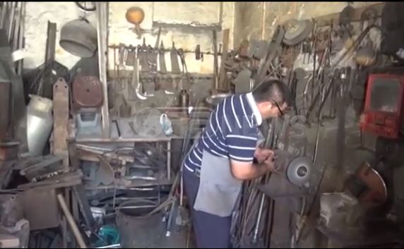 Elbasan, Sherif Kurti zgjodhi të ishte kovaç dhe jo i papunë