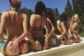 FOTO/ Një tatuazh në vithe, ja vipet që guxuan