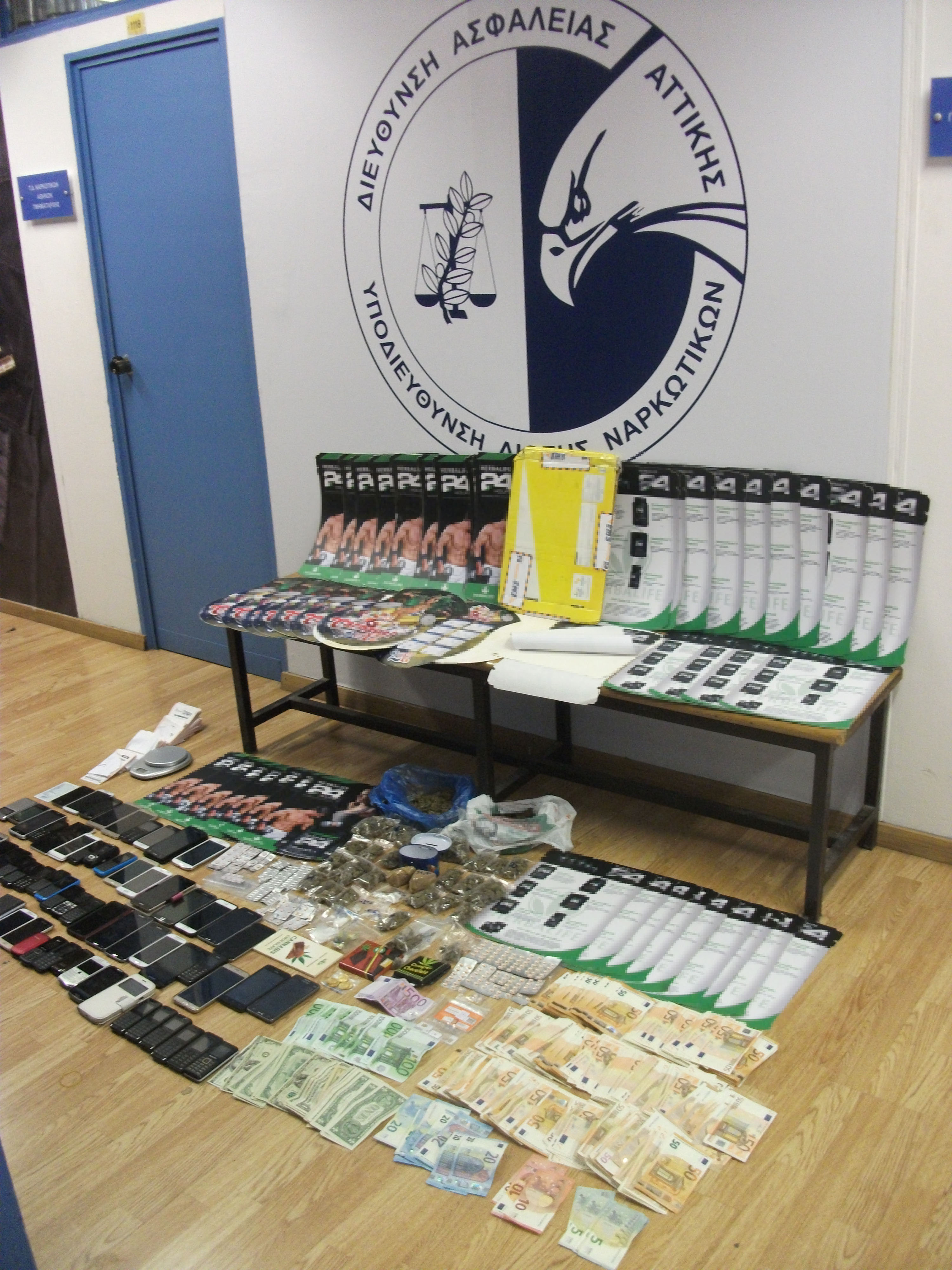 FOTO GALERI/ Greqi, shkatërrohet rrjeti i kokainës nga Bolivia në Europë, pranga edhe një shqiptari