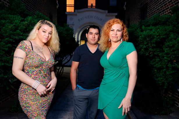 FOTO/ Treshja që lë një lagje pa gjumë: Bërtasin si kafshë gjatë seksit