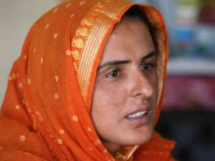 FOTO GALERI/ Përdhunoi të miturën 12 vjeçare, fshati i përdhunon motrën