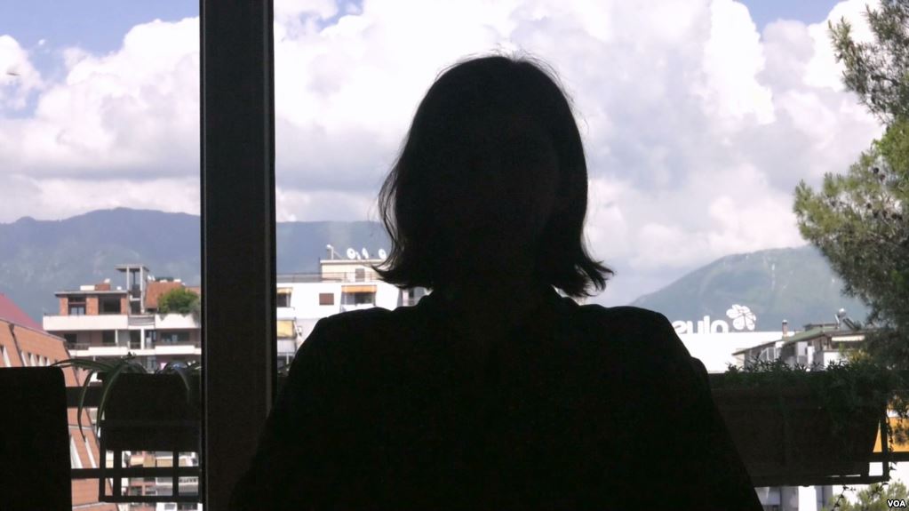 VIDEO/ “Në kthetrat e prostitucionit” – Dëshmitë e vajzave shqiptare të trafikuara