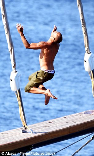 FOTO/ Çifti më i çuditshëm, një kriminel dhe një miliardere