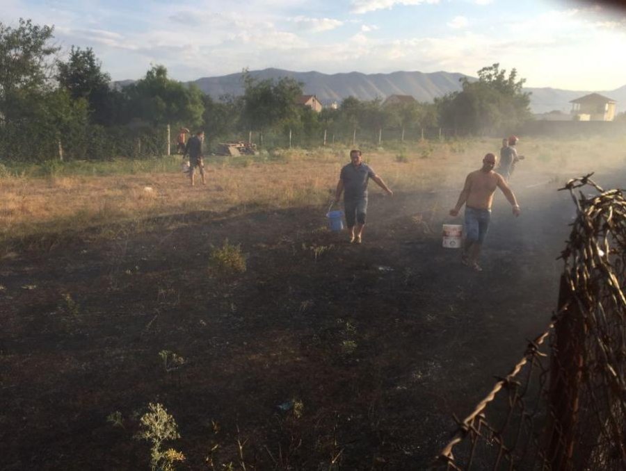 Zjarri përfshin Shkodrën, digjen 20 makina