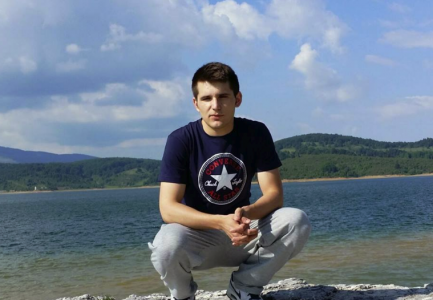 FOTO/ Ky djalë është heroi i sotëm, dha jetën të shpëtonte të tjerët