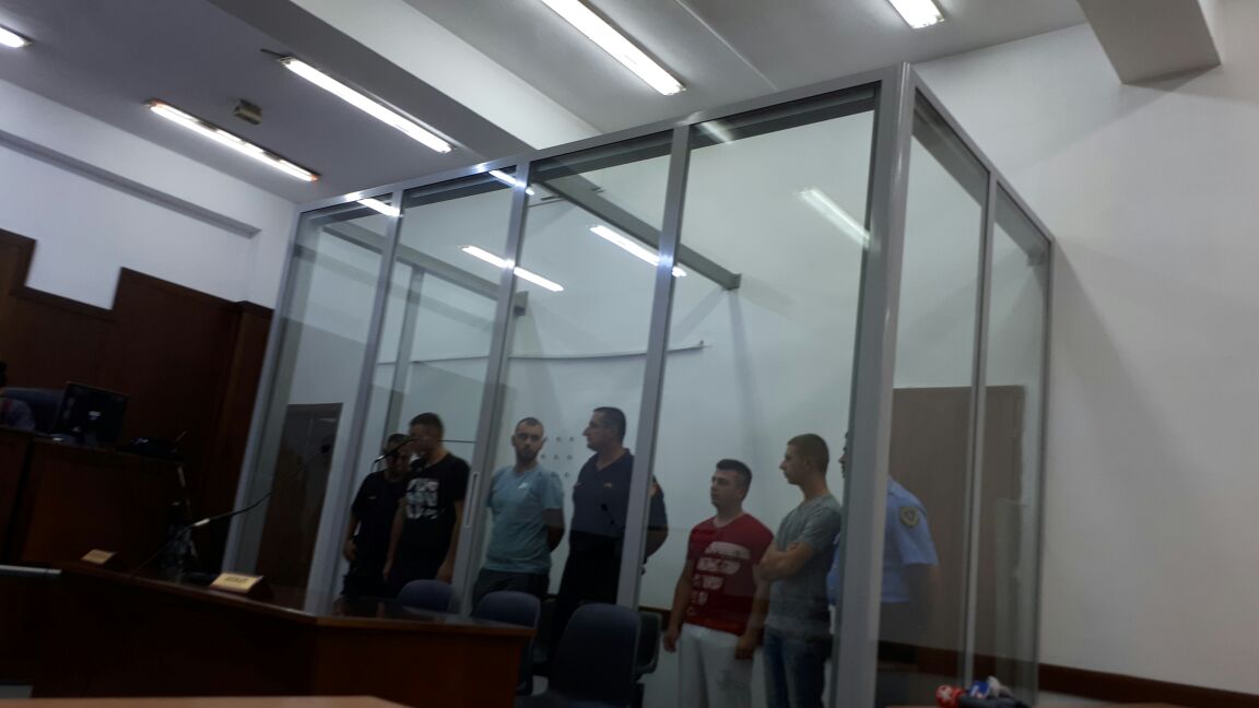 FOTO/ Ky është vrasësi i Marvi Mihalit në kafazin e gjykatës