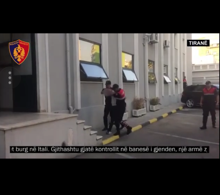 VIDEO/ I dënuar me 10 vjet në Itali, arrestohet vlonjati, por ja çfarë i gjen policia në banesë