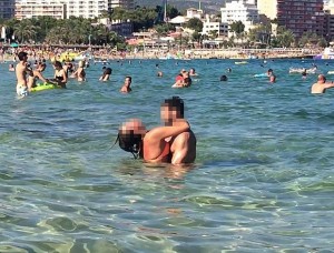 FOTO/ Seks në plazh, çiftet që u kapën mat