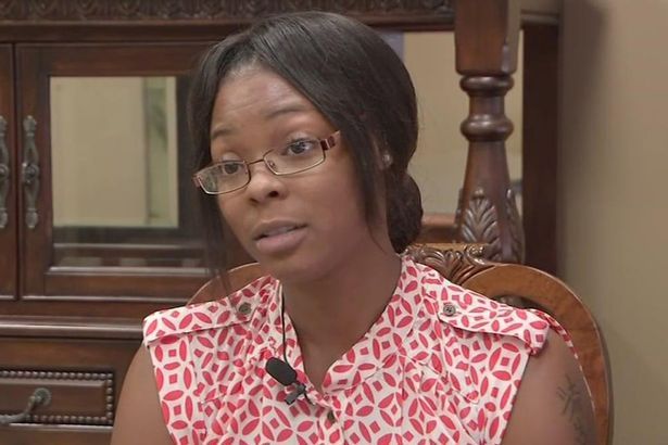 VIDEO/ Policia masakron 23- vjeçaren, e prangosin, e zhveshin dhe për 11 minuta…