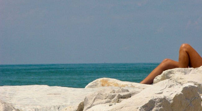 FOTO/ Seks në plazh, çiftet që u kapën mat