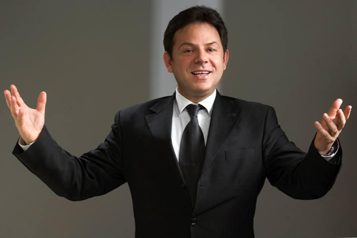 Shpërthen Agim Hushi: Larg meje ti kurtizane, heroinë e vaginës tënde profesionale, të qelbur