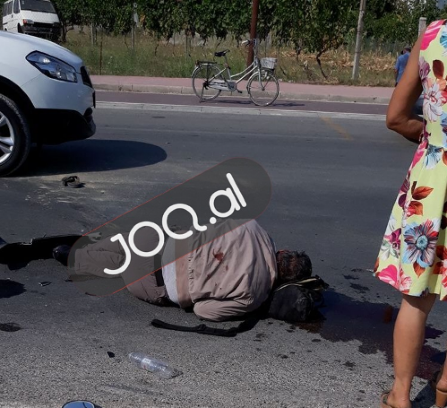 FOTO GALERI – PAMJE TË RËNDA/ Kavajë, aksident, gruaja me makinë përplas dy burra në asfalt