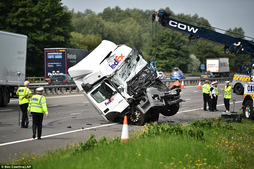 FOTO GALERI/ Aksidenti tragjik, shuhet e gjithë familja