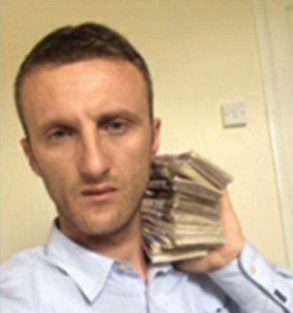 EMRAT & FOTO GALERI/ Angli, shqiptarët show me foto me para në rrjetet sociale, por i prangos policia