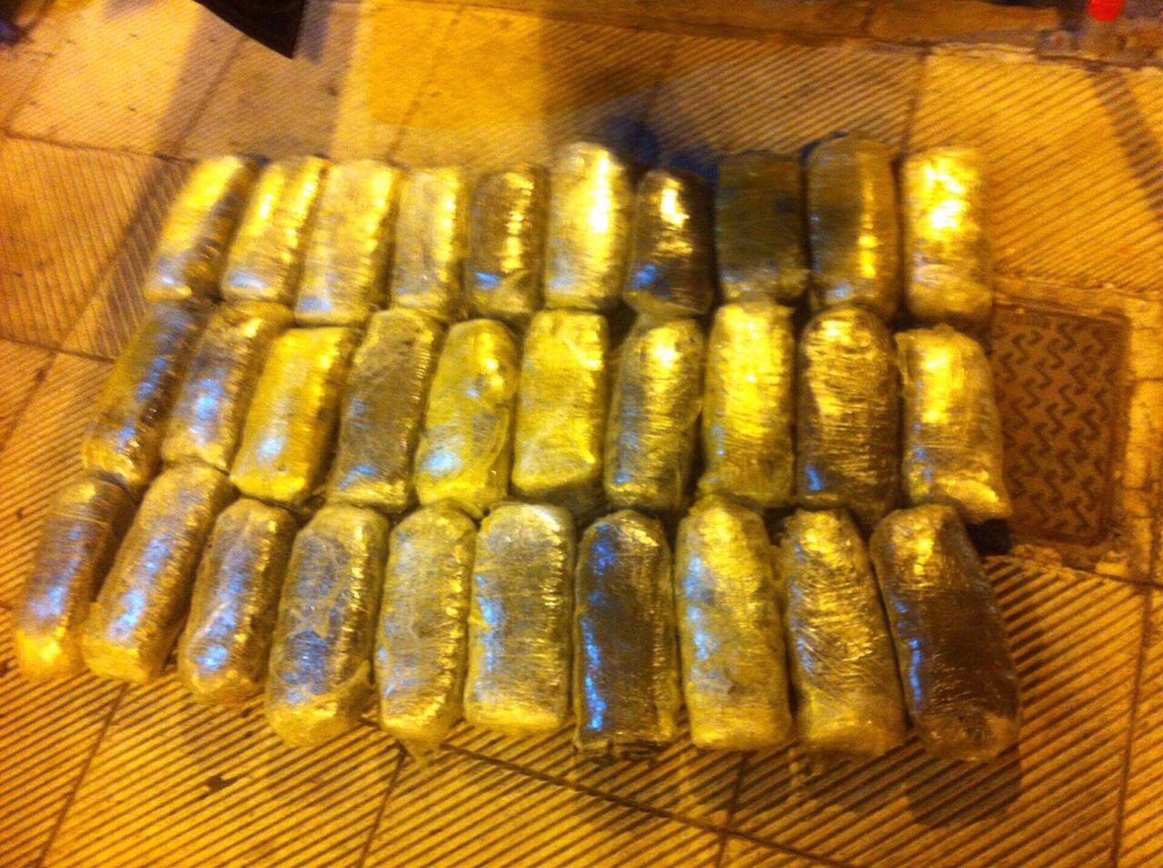 FOTO GALERI/ Greqi, shqiptari tenton trafikimin e 23 kg drogë me “Benz”