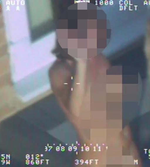 FOTO/ Polici i fiksuar pas seksit, ja për çfarë e përdori helikopterin e punës