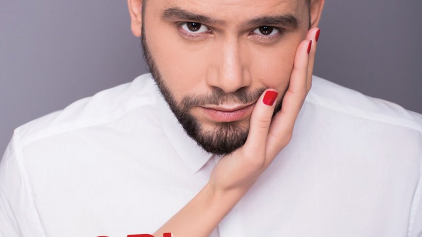 FOTO/ Florian Mumajesi feston 35 vjetorin, ajo e thërret “energji”