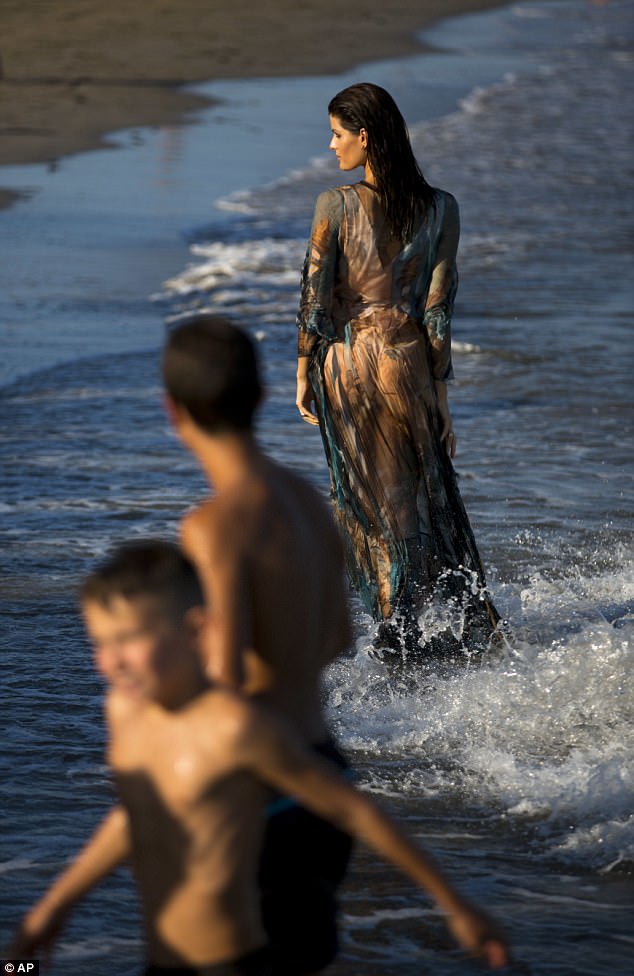 FOTO GALERI/ Isabeli Fontana, një sirenë seksi
