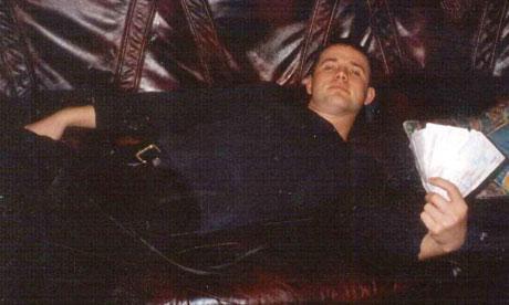 EMRAT & FOTO GALERI/ Angli, shqiptarët show me foto me para në rrjetet sociale, por i prangos policia