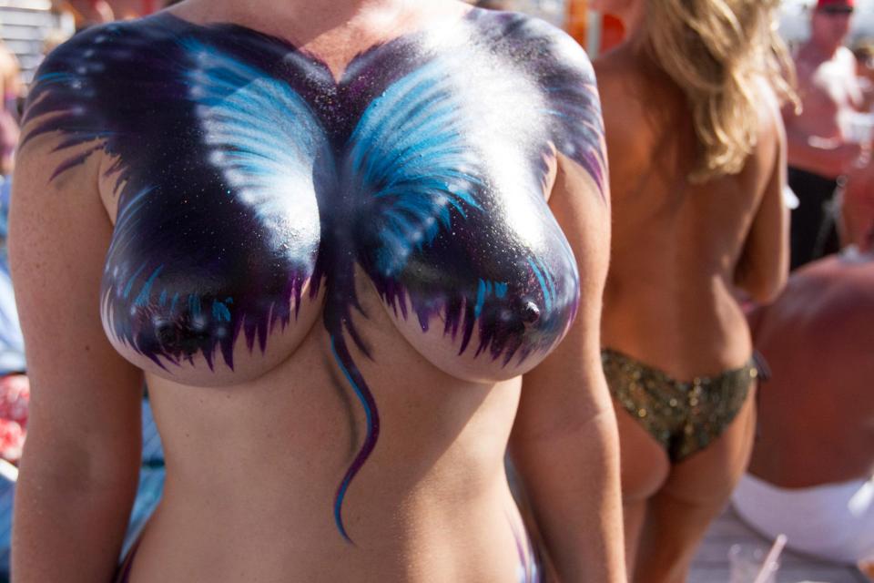 FOTO/ Pushime dhe orgji: Ejani në Kroçierën e Ndyrësive