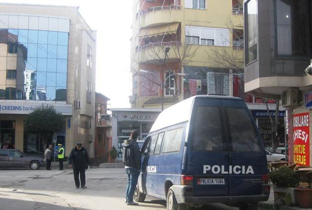 FOTO/ Zihet ashpër me ish-gruan, përfundon në polici ish-deputeti socialist