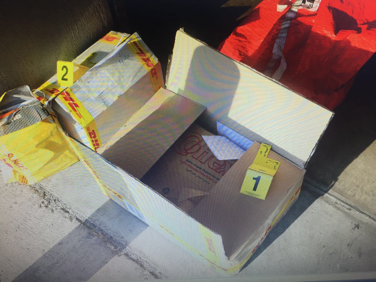 FOTO GALERI/ Ja si u fshehën tre kallashnikovë në pakot postare për t’u dërguar në Londër