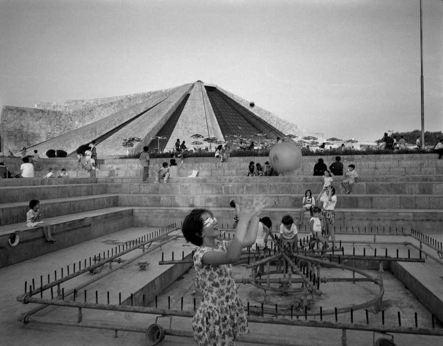 FOTO TË RRALLA/ Tirana, dy dekada më parë