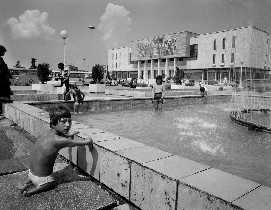 FOTO TË RRALLA/ Tirana, dy dekada më parë