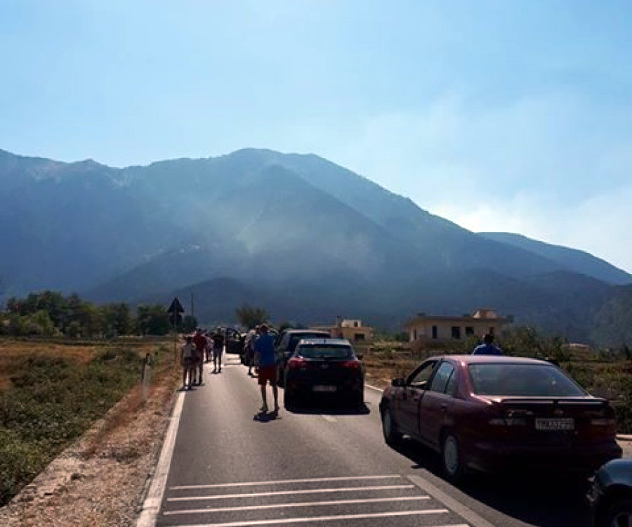 VIDEO & FOTO GALERI/ Panik në Qafën e Llogorasë, pushuesit bllokohen në rrugë