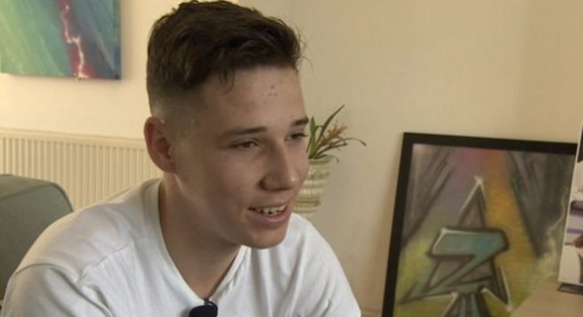 BBC/ Adoleshenti shqiptar përballet me dëbim, britaniku do ta adoptojë