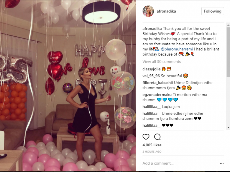 FOTO/ Afrona mbushi 25 vjeç, ja festa surprizë që i përgatitën Blero dhe Tara